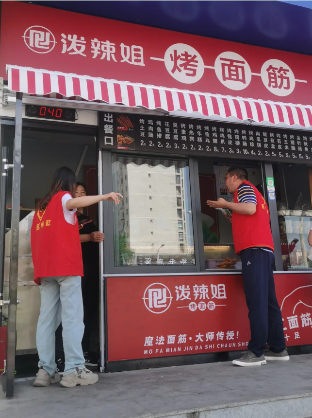 我在服务城市第一线 | 建设公司开展杜绝“乱泼乱倒”行为宣传活动